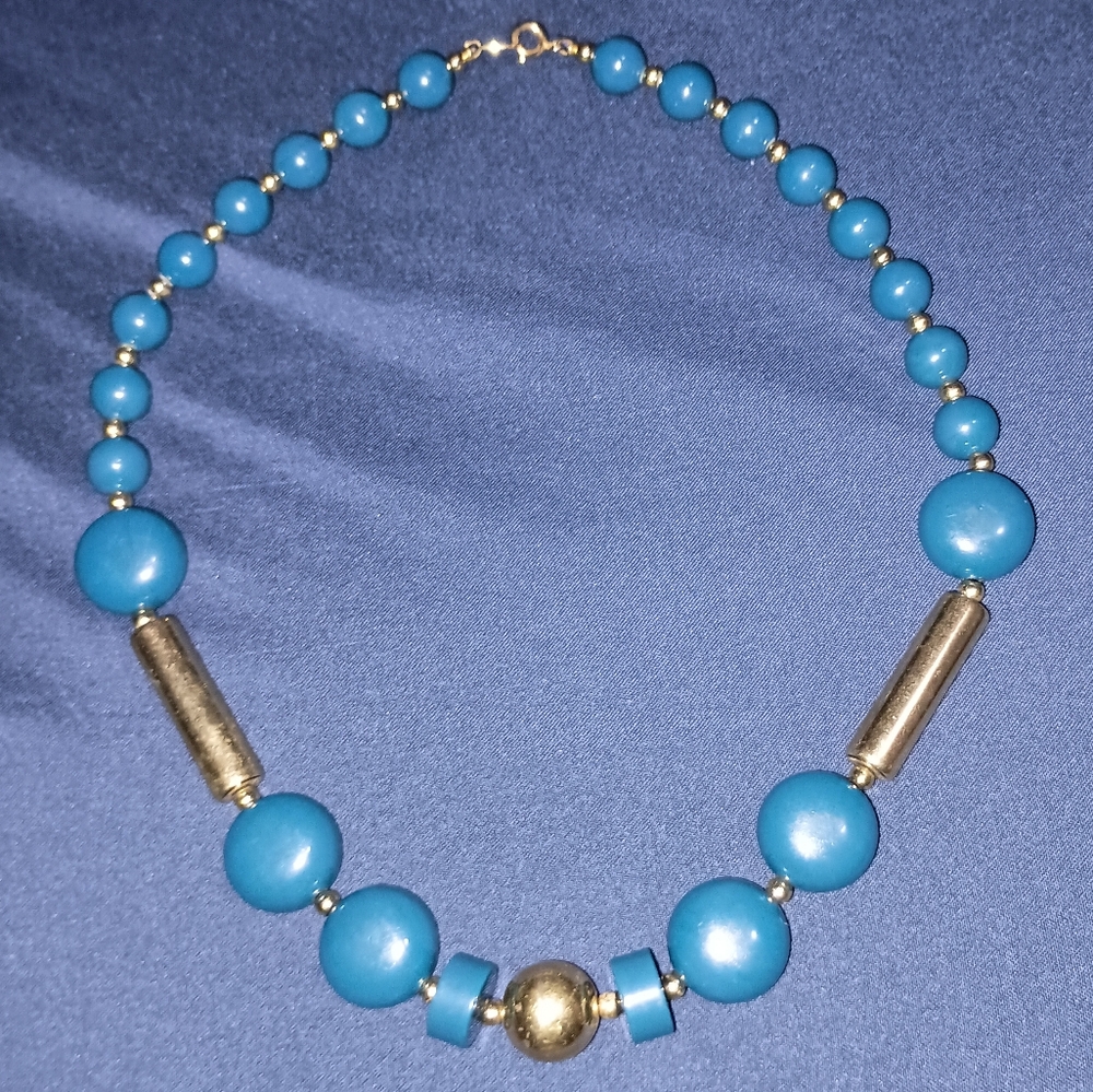 Womens Trifari 18" Teal Green and Gold Tone Beaded Statement Necklace